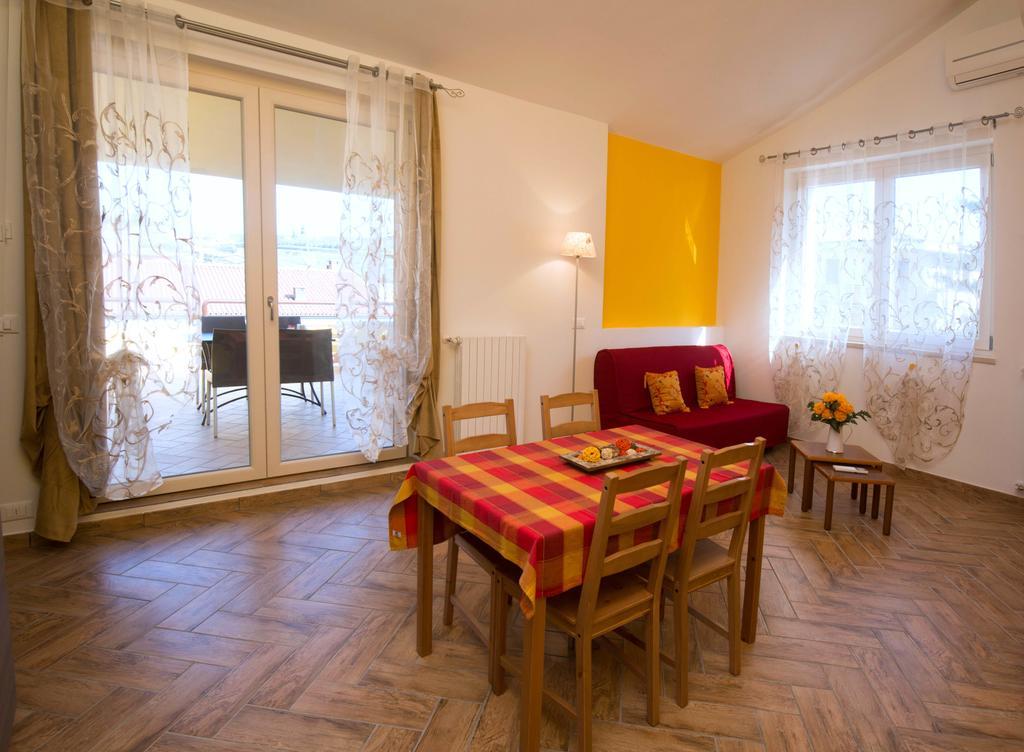 Ferienwohnung Le Palme Sona Zimmer foto